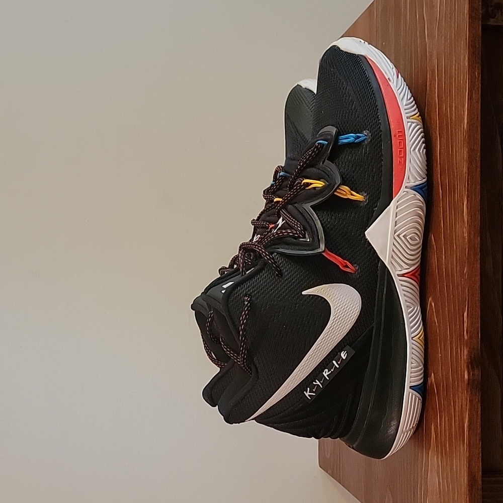 Nike Kyrie 5 Friends Sz 10.5